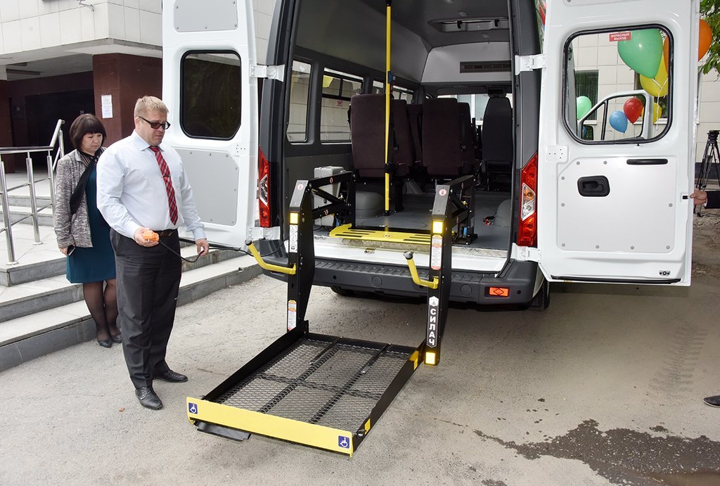 микроавтобус для доставки в медицинские учреждения свердловчан старше 65 лет