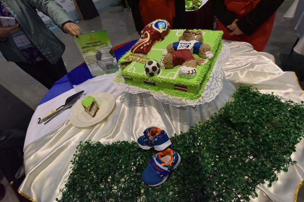 Торт с футбольной тематикой на агрофоруме в Екатеринбурге