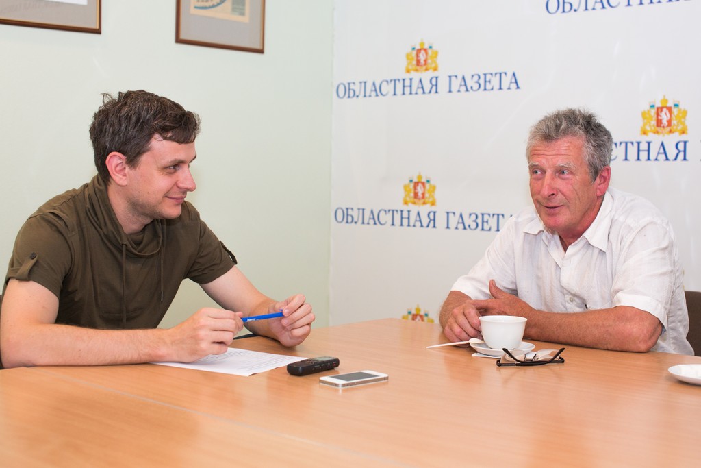 Евгений Виноградский и Андрей Каща в пресс-центре Областной газеты