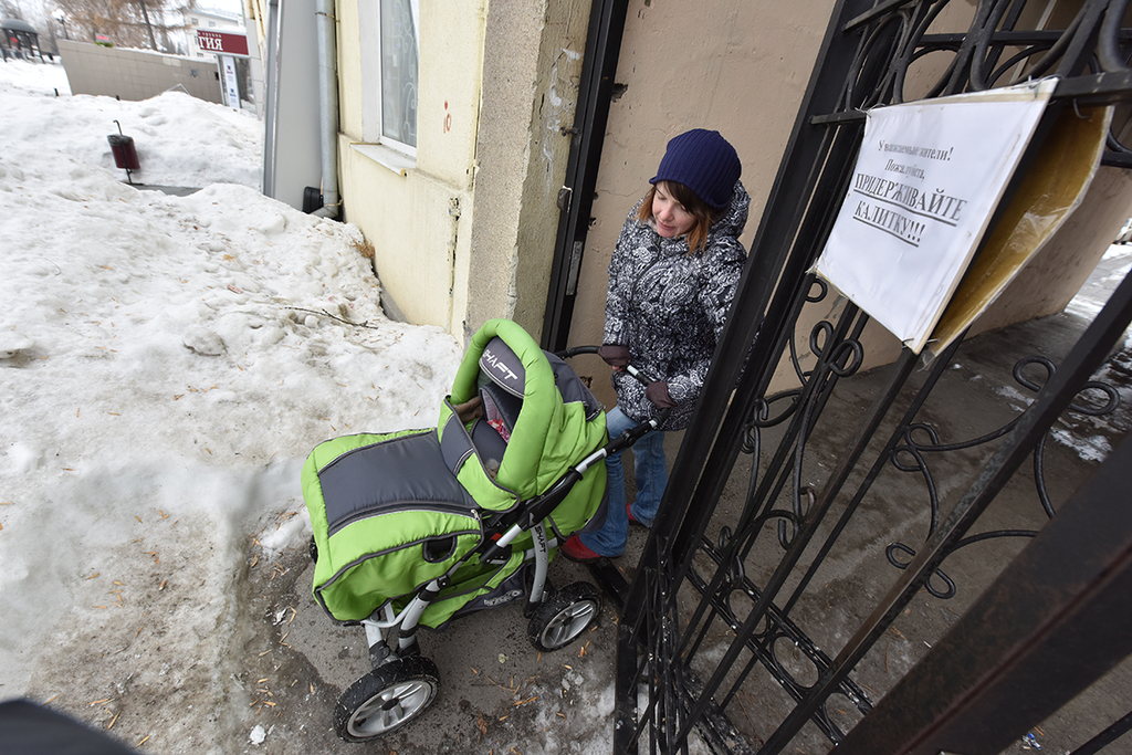 детская коляска, снег, лед, доступная среда, благоустройство, Екатеринбург