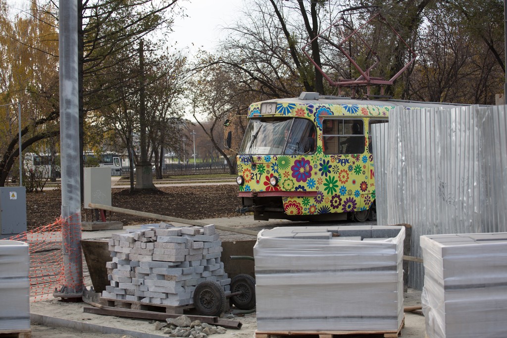 Ремонт улицы Московская, трамвай в цветочек