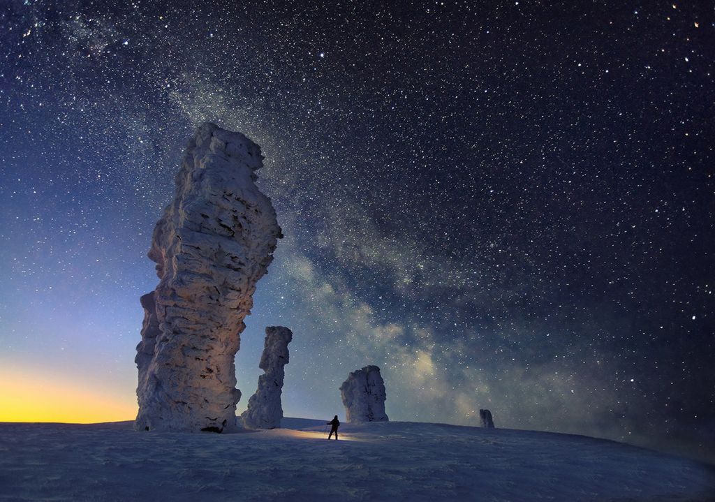 Серебряную медаль конкурса «Global Arctic Awards» Сергею Макурину принёс вот этот снимок «Ночное рандеву»