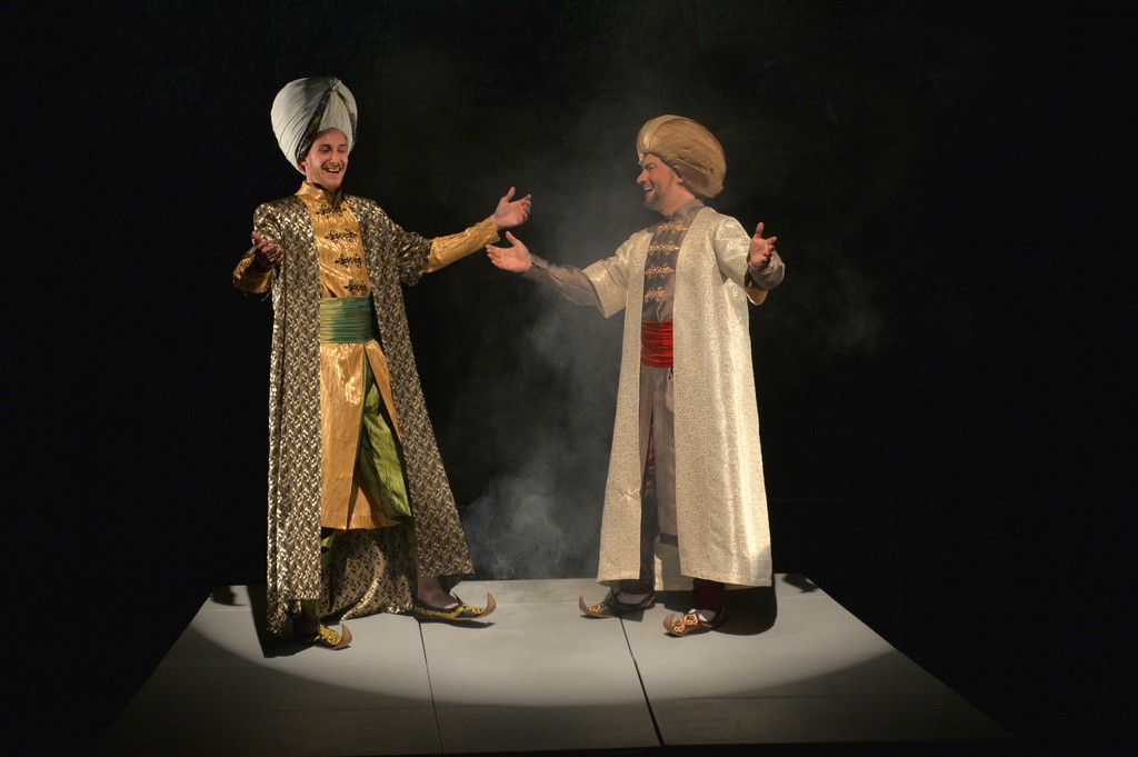 Сцена из спектакля Екатеринбургского театра кукол «Калиф-аист»