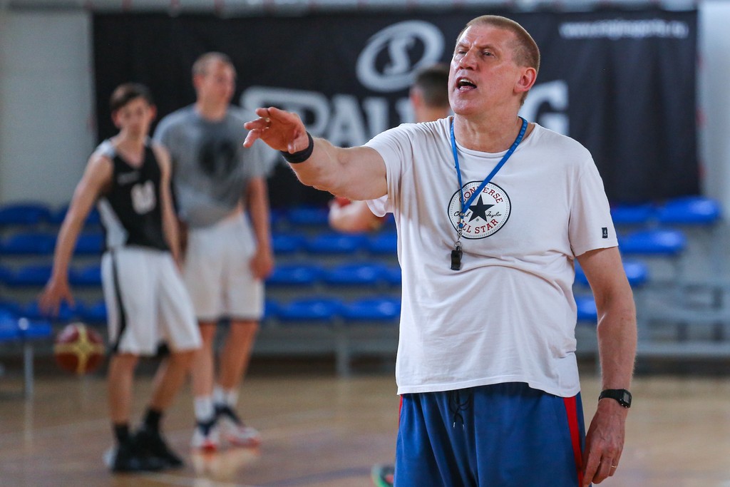 Баскетбольный тренер Владимир Полуянов