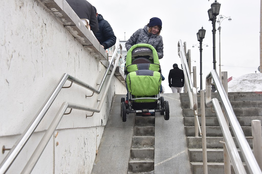 детская коляска, снег, лед, доступная среда, благоустройство, Екатеринбург