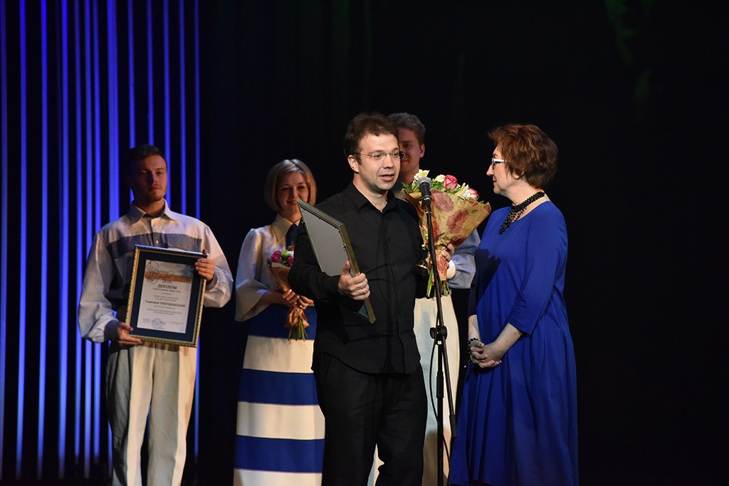 дирижёр музыкального театра Антон Ледовский  получает премию Браво!
