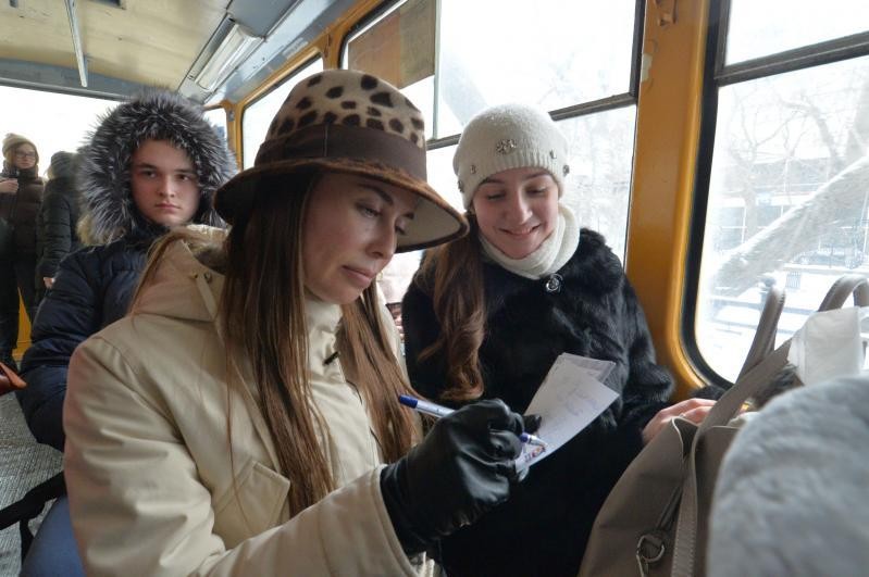 Юлия Михалкова обсудила с пассажирами общественного транспорта ЭКСПО-2025