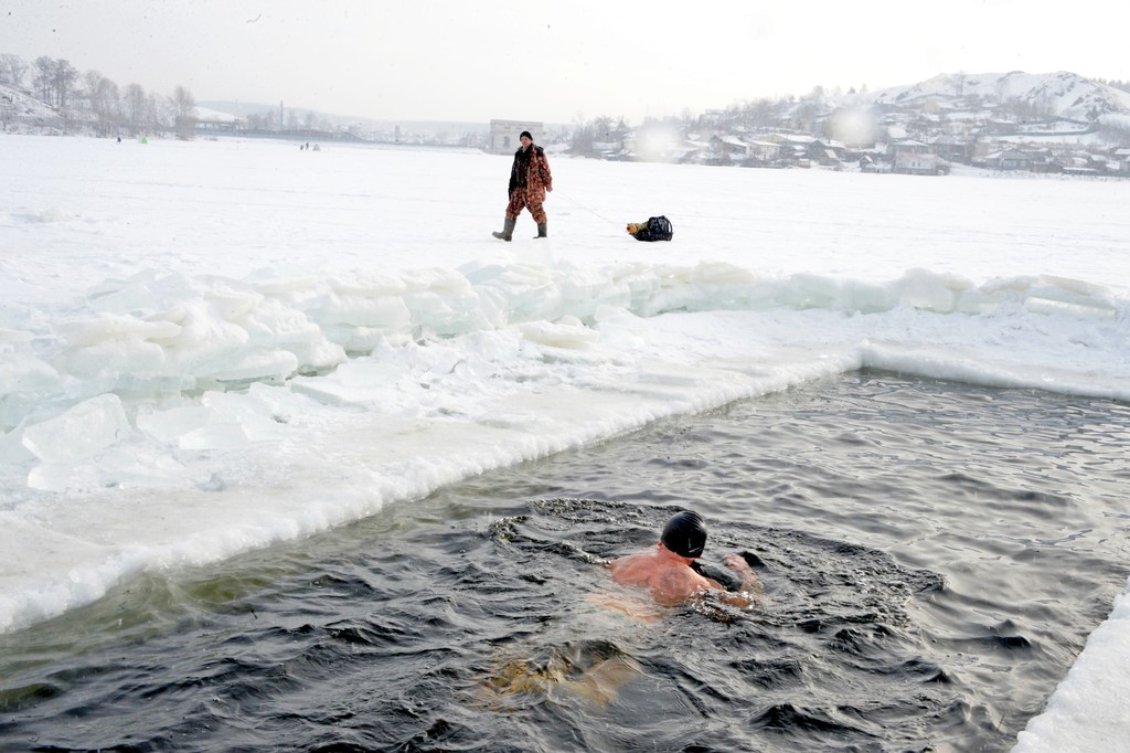 Любители зимнего плавания, моржи