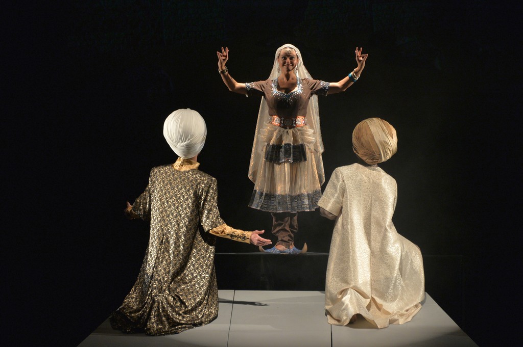 Сцена из спектакля Екатеринбургского театра кукол «Калиф-аист»