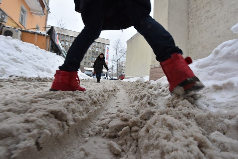 По неубранным улицам сложно ходить. Фото: Алексей Кунилов