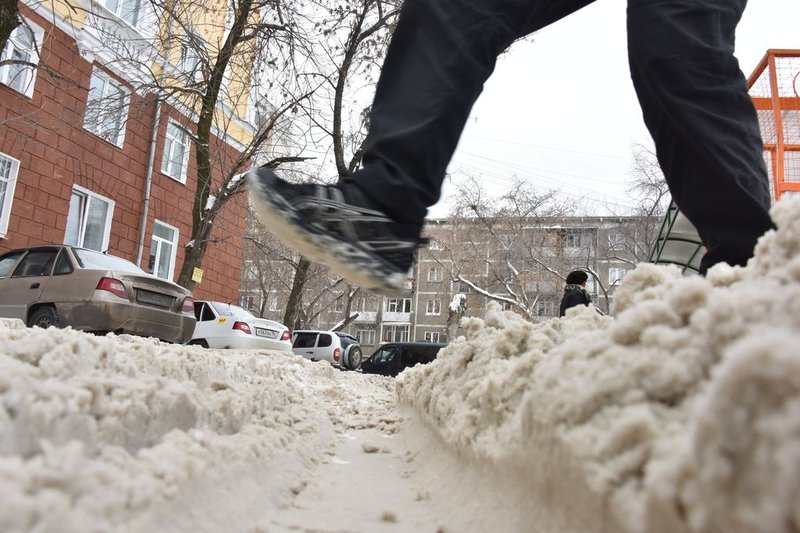 Часто приходится перепрыгивать через большие колеи, оставленные в рыхлом снеге машинами. Фото: Алексей Кунилов