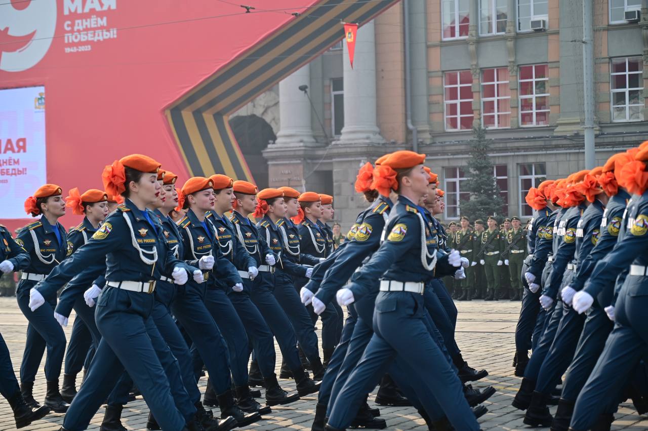 В столице Среднего Урала прошел парад Победы. Фоторепортаж: Общество:  Облгазета