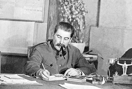 Проект приказа подготовил начальник Генштаба Александр Василевский, но Сталин переписал его заново. Фото: тасс
