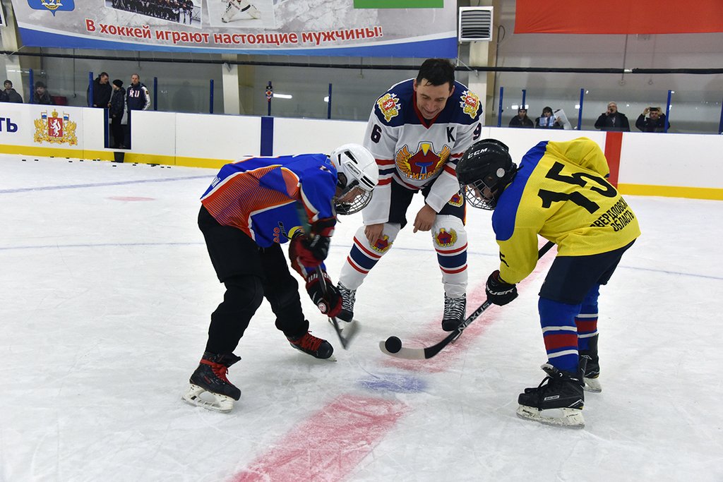 22 февраля губернатор  Евгений Куйвашев  (на снимке) принял участие в открытии новой ледовой «Каменск-Арены». Фото: Алексей Кунилов