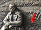 Живые цветы – простому солдату на выступе геральдической ленты Широкореченского мемориала. Фото: Александр Зайцев.