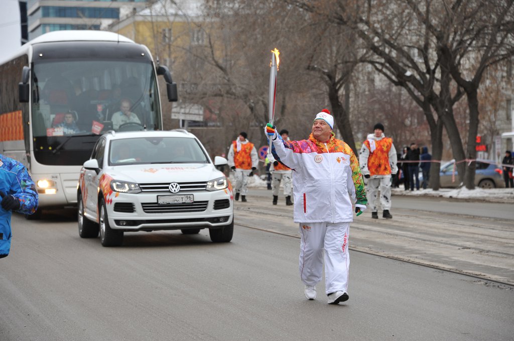 Ян Габинский был факелоносцем во время олимпийской  эстафеты в Екатеринбурге. Фото: Алексей Кунилов.