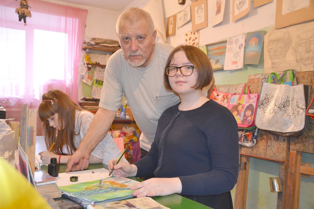 Анатолий Долматов с одной из своих учениц –  Катей Соловьёвой. Фото: «Городской вестник»