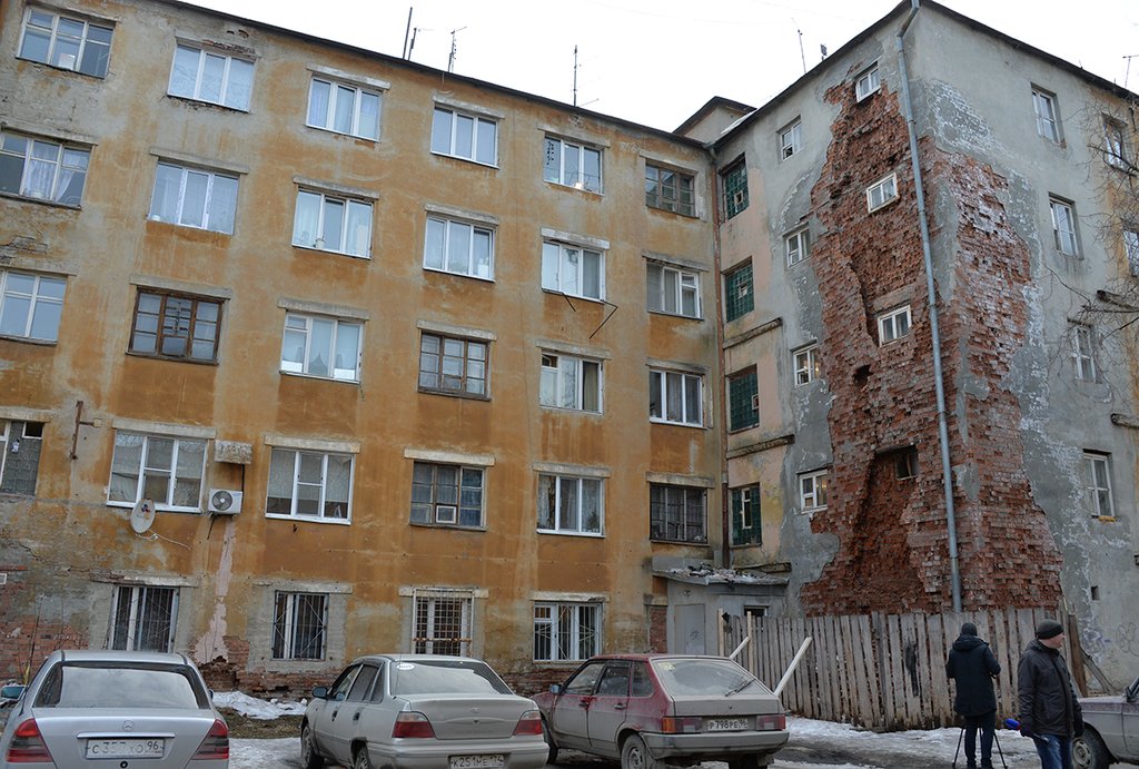 Здание бывшего общежития на Малышева, 138 в Екатеринбурге за 83 года ни разу капитально не ремонтировали и в итоге снесли. Фото: Александр Зайцев