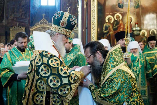 Святейший Патриарх Московский и всея Руси Кирилл возвёл в сан митрополита архиепископа Екатеринбургского и Верхотурского Кирилла 8 октября 2011 года, в день памяти преподобного Сергия Радонежского. Фото: patriarchia.ru