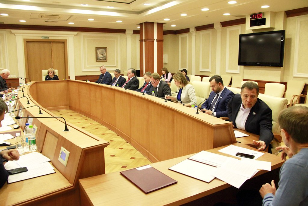 На Совете Заксобрания определена дата первого заседания парламента в осеннюю сессию 2017 года. Фото: Департамент информационной политики