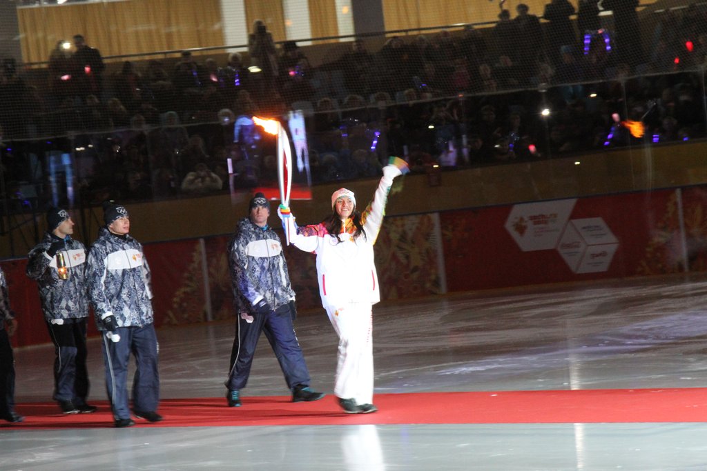 В декабре 2013 года Мария Савинова принимала участие в эстафете олимпийского огня в Нижнем Тагиле. Фото: Александр Зайцев