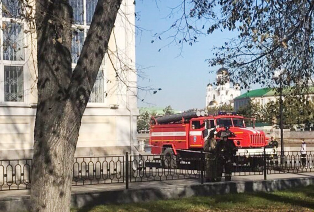 Верх цинизма - устроить эвакуацию в десяти школах. Фото: Группа ВКонтакте "Инцидент Екатеринбург"