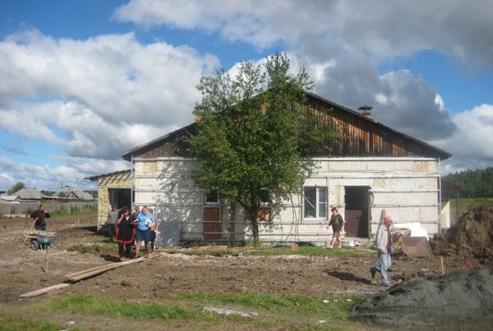 Внутренней  и внешней отделкой здания занимались всё лето. Сейчас работы завершены, осталось дождаться приёмки. Фото: prososvu.ru