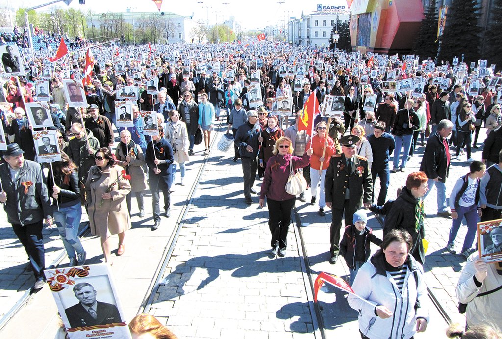 В прошлом году  в Екатеринбурге  в акции «Бессмертный полк«приняли участие порядка  100 тысяч человек. Фото: Алексей Кунилов