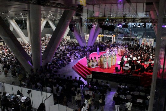 В Японии «Безумные дни» традиционно проходят в мае. Концертный зал в Токио этого года был переполнен, в Екатеринбурге организаторы ожидают более 24 тысяч слушателей. Неизвестный фотограф