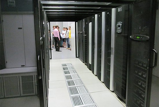 Всего год проблем с финансированием – и уральский суперкомпьютер «Уран» отстал от своих собратьев. Фото: zhevak.wordpress.com