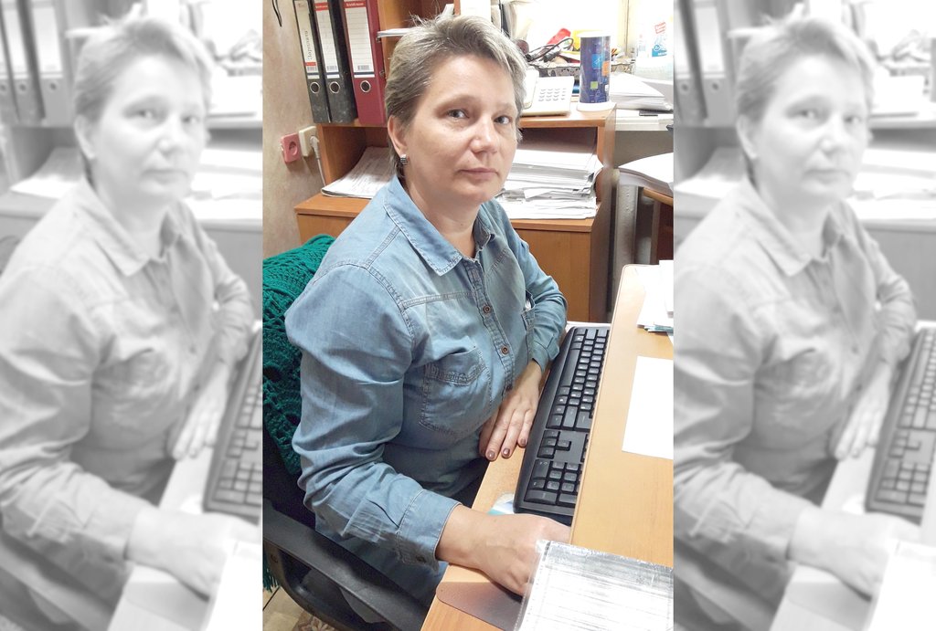 В случае необходимости Ирина Венедиктова работает ещё и водителем – развозит газету. Фото: «Режевская  весть»
