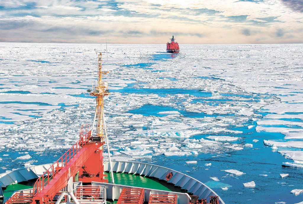 Северный Ледовитый океан. Ледокол «Ямал» вывел судно  «Академик Фёдоров» к Северному полюсу. Фото: Сергей Мартьянов