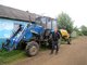 Новеньким трактором гордятся два Романа Андриенко – отец и сын. Фото: Надежда Андриенко