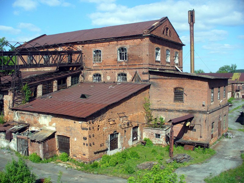 Железоделательный завод графа Турчанинова в Сысерти открылся в 1732 году, а спустя  век с небольшим  были построены  вот эти кирпичные  корпуса. Фото Натальи Беляевой.