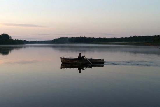 Населённые пункты в Унже-Павинском СП разделяет река Тавда. Из одной деревни в другую местные жители добираются на катерах или личных лодках. Фото: Светлана Кезик