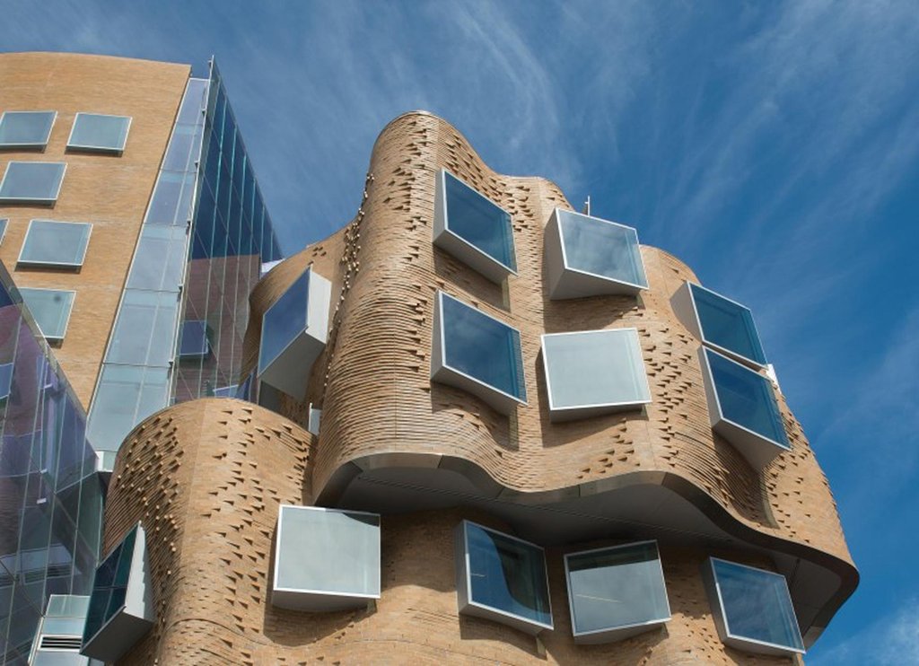 Технологический университет в Сиднее, где по программе «Глобальное образование» учатся уральцы, известен своей необычной архитектурой. Фото: archspeech.com