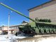 Самый большой экспонат школьного музея – танк Т-64. Эти машины с 60-х годов выпускались в Нижнем Тагиле и Харькове. Фото: Галина Соколова