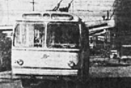 Троллейбусная линия в Качканаре стала единственной на территории России, закрытой ещё при советской власти. Неизвестный фотограф.