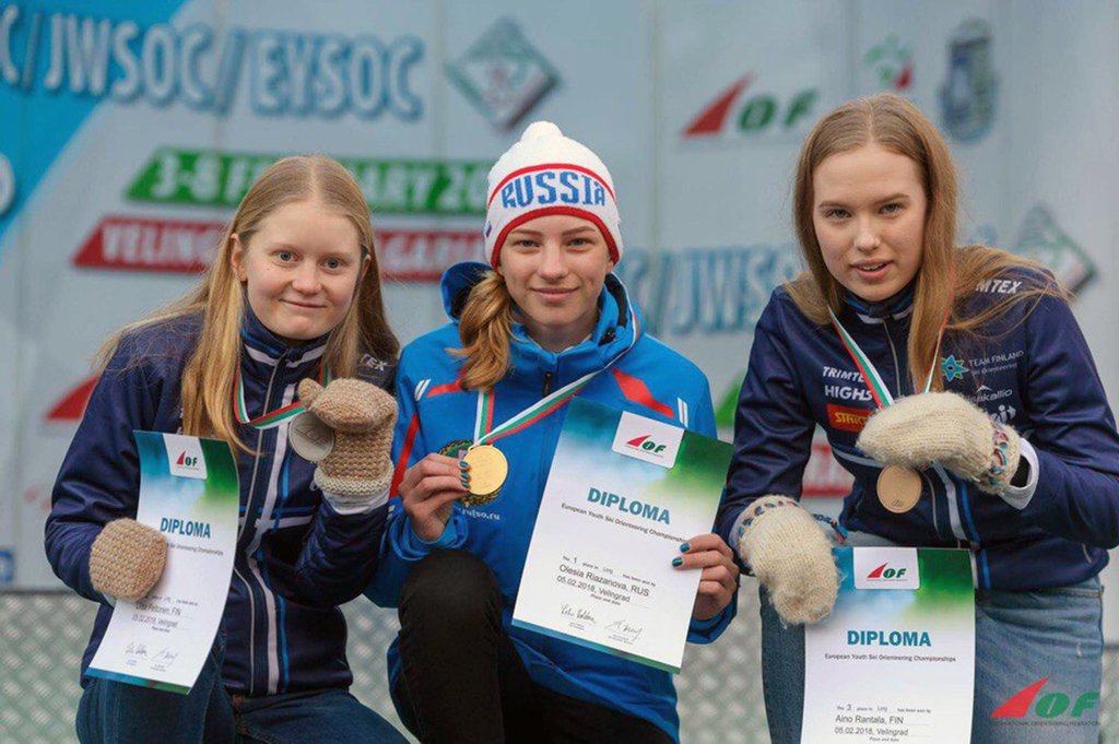 Олеся Рязанова (в центре) в самой сложной гонке первенства Европы обошла двух соперниц  из Финляндии. Фото: архив Олеси Рязановой