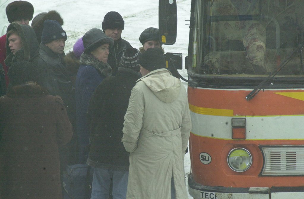 Для сотен уральцев, которые ежедневно приезжают в Екатеринбург, очень важна возможность выйти из межмуниципального автобуса, не доезжая до вокзала. Фото Алексея Куинлова