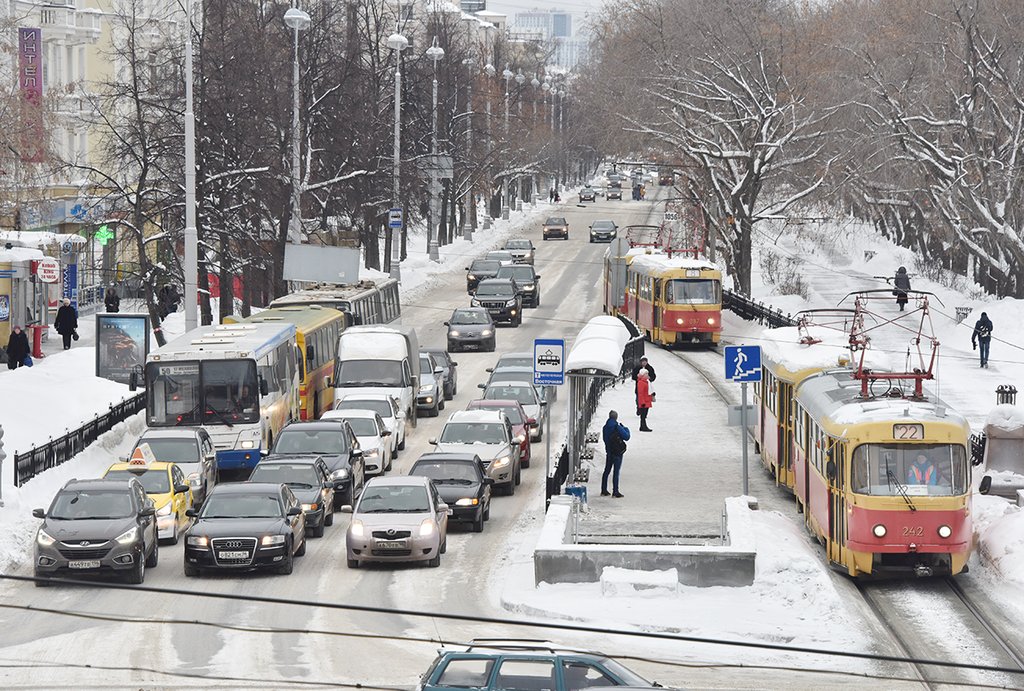 Ещё два года общественный транспорт будет ходить по тем же маршрутам, что и сейчас. Фото: Алексей Кунилов