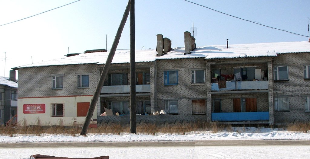 Жители сельских многоэтажек в Аятском стали заложниками коммунальных неурядиц. Фото автора.