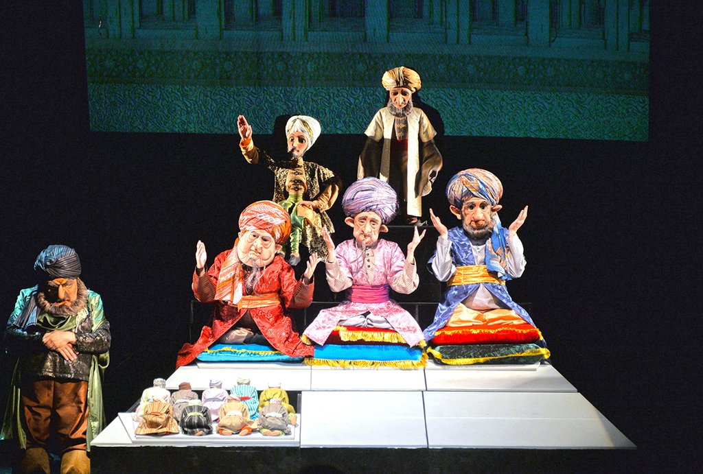 В Екатеринбургском театре кукол представили сказку «Калиф-аист». Последний раз театр ставил спектакль на восточную тематику 27 лет назад. Фото: Павел Ворожцов