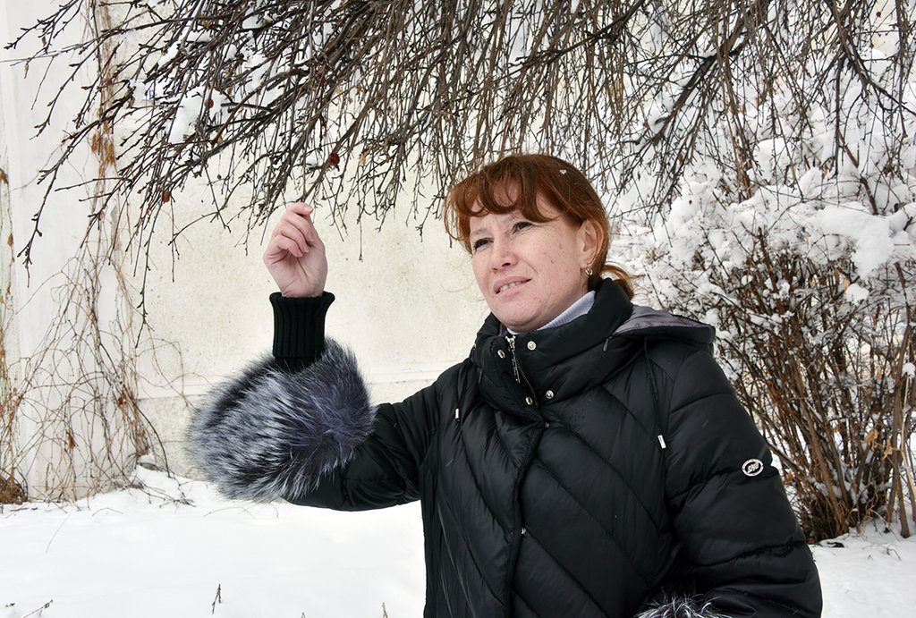 Татьяна Слепнёва: «На этой неделе выпал снег, и это притормозит работы в саду». Фото: Алексей Кунилов