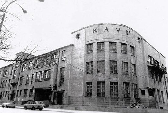 В здании Свердловского рок-клуба - на ул. Володарского, 9 располагалась редакция "Радиотрека". Автор фото неизвестен