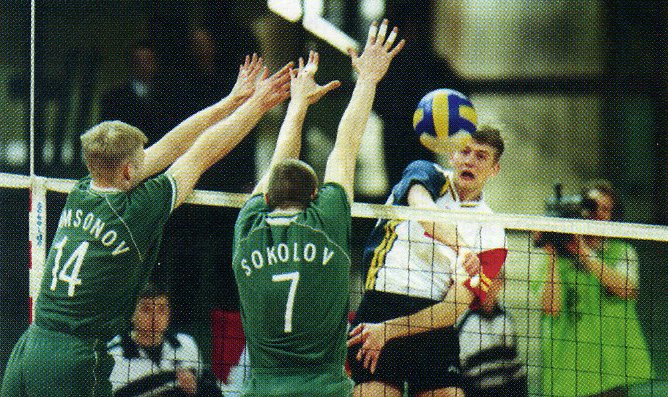 Последний раз матчи за чемпионский титул в мужском волейболе проходили в Екатеринбурге весной 2001 года. Фото Владимира Васильева.