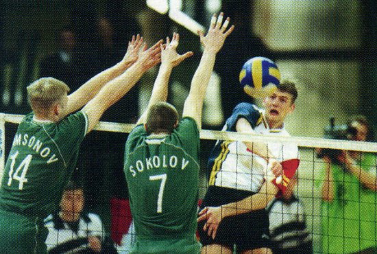 Последний раз матчи за чемпионский титул в мужском волейболе проходили в Екатеринбурге весной 2001 года. Фото Владимира Васильева.