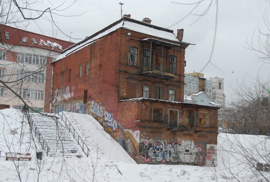 В начале века дом был настоящим украшением города. Хочется верить, что однажды мы вновь сможем его таковым считать… Фото Александра Зайцева.