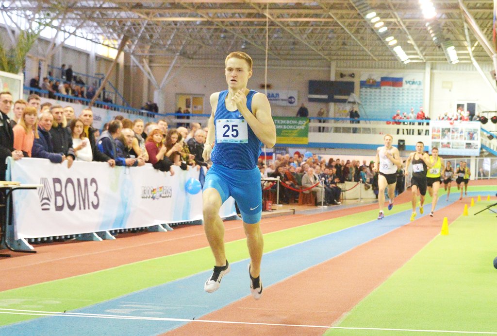 Константин Холмогоров (№25) финишировал с лучшим результатом сезона в мире на дистанции 1000 метров. Фото: Александр Зайцев