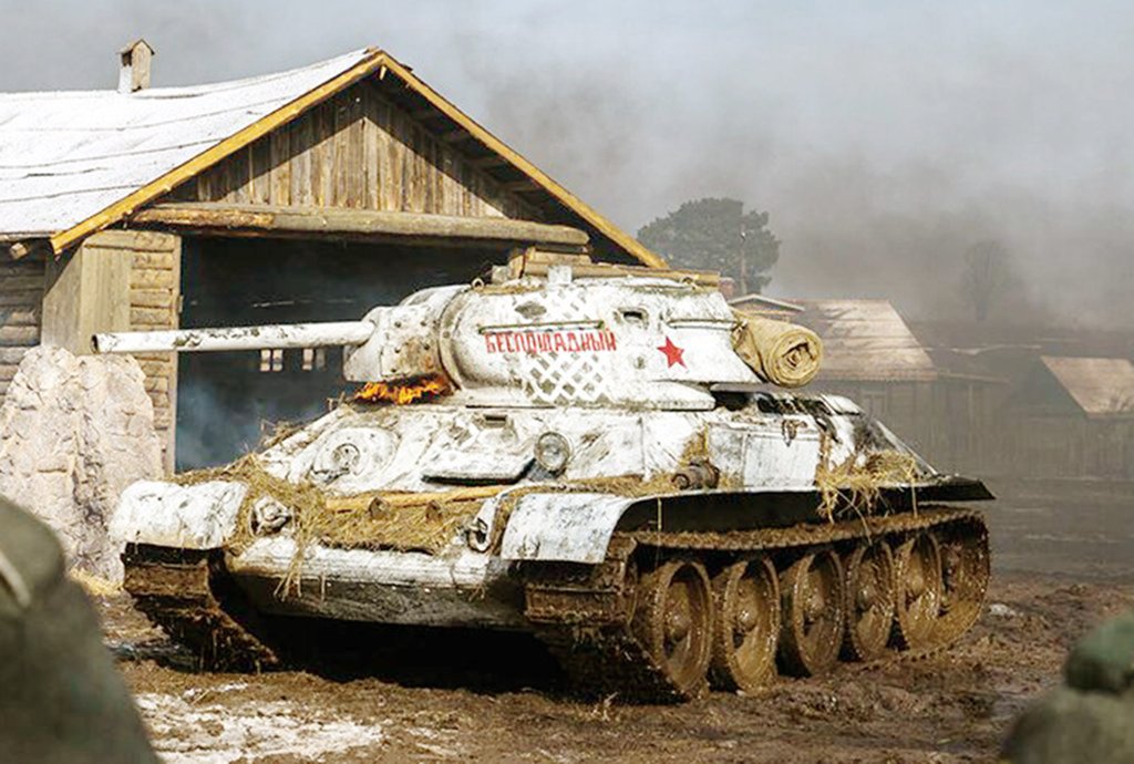 В картине снимались оригинальные танки Т-34–76 и Т-34–85. Фото: Кадр из фильма «Т-34», режиссёр А.Сидоров